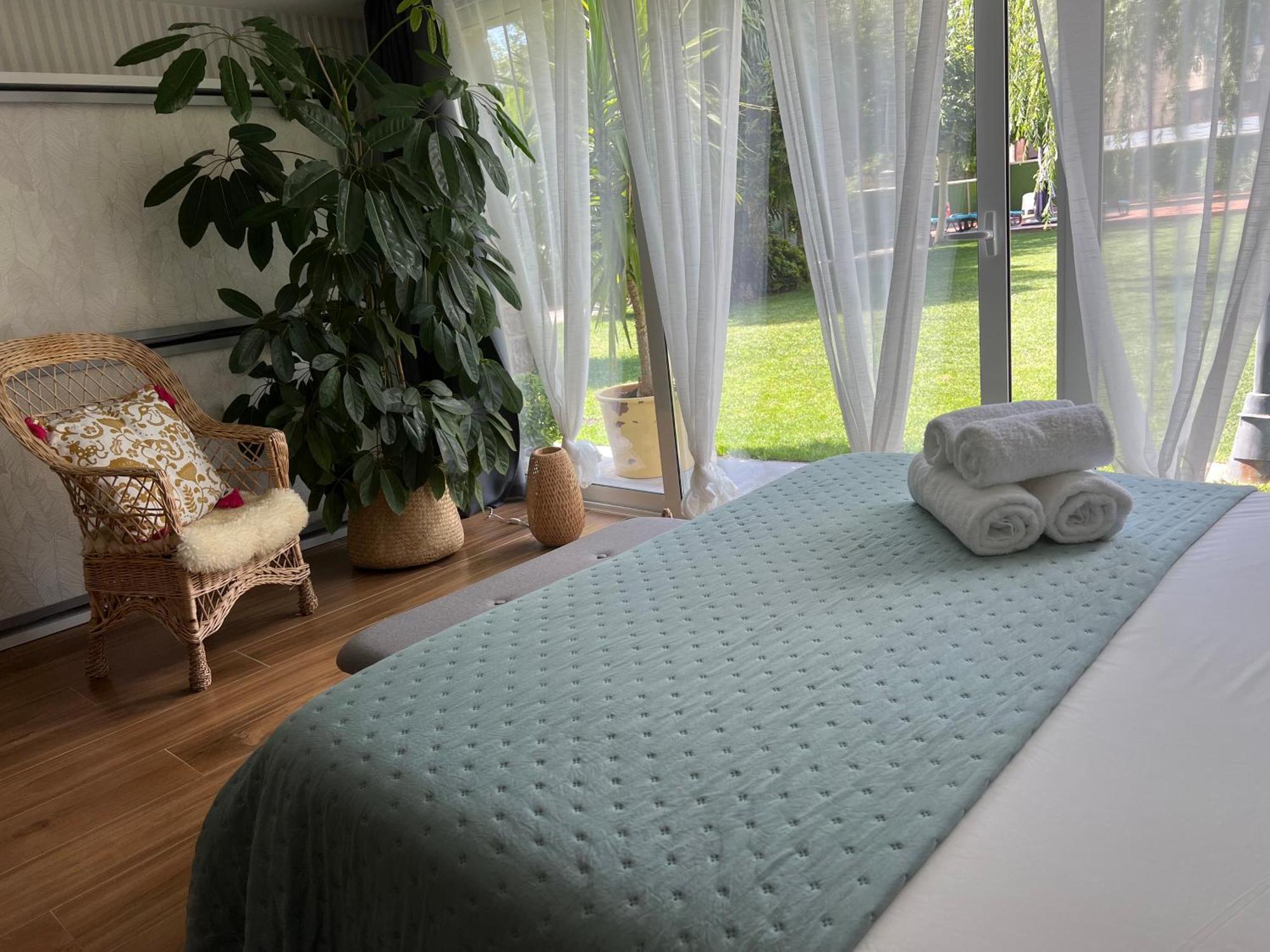 Julia'S Garden Apartment Cuarte de Huerva Luaran gambar