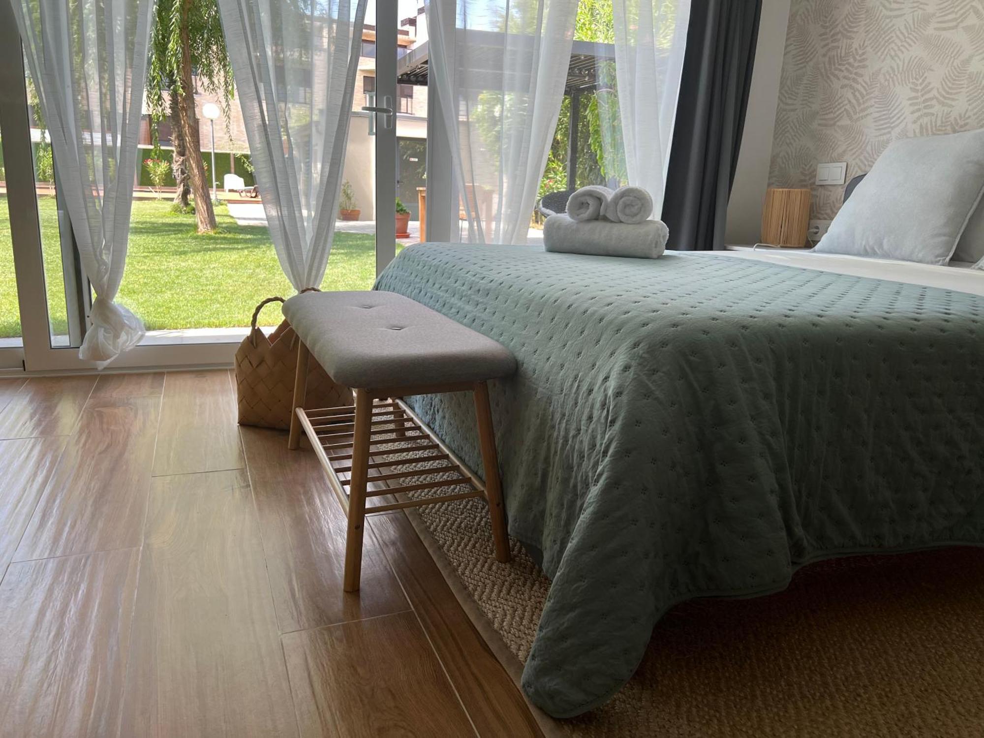 Julia'S Garden Apartment Cuarte de Huerva Luaran gambar